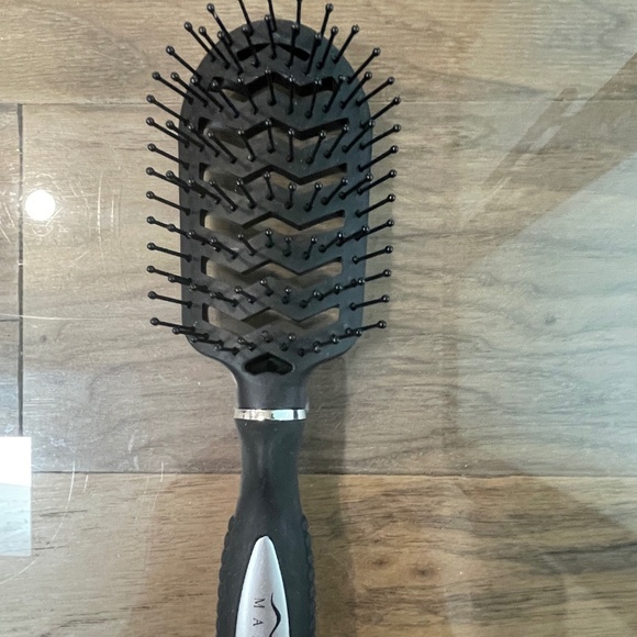 Excellent Condition 2-Piece Hair Brush Set - Picture 3 of 10